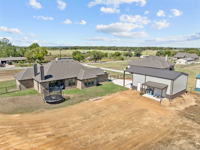 953 County Road 4764, Boyd, TX 76023