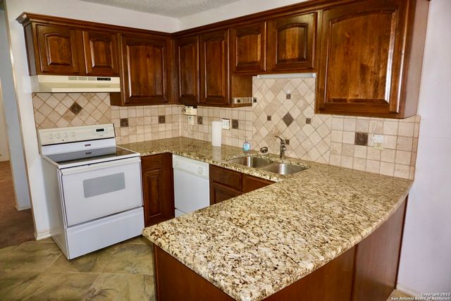 2434 FIELD WOOD, San Antonio, TX 78251
