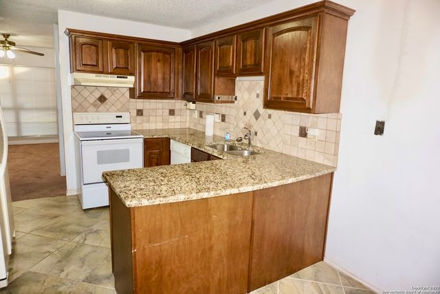 2434 FIELD WOOD, San Antonio, TX 78251