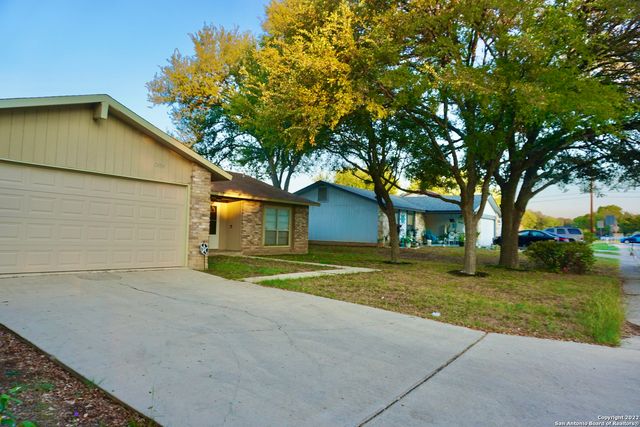 2434 FIELD WOOD, San Antonio, TX 78251