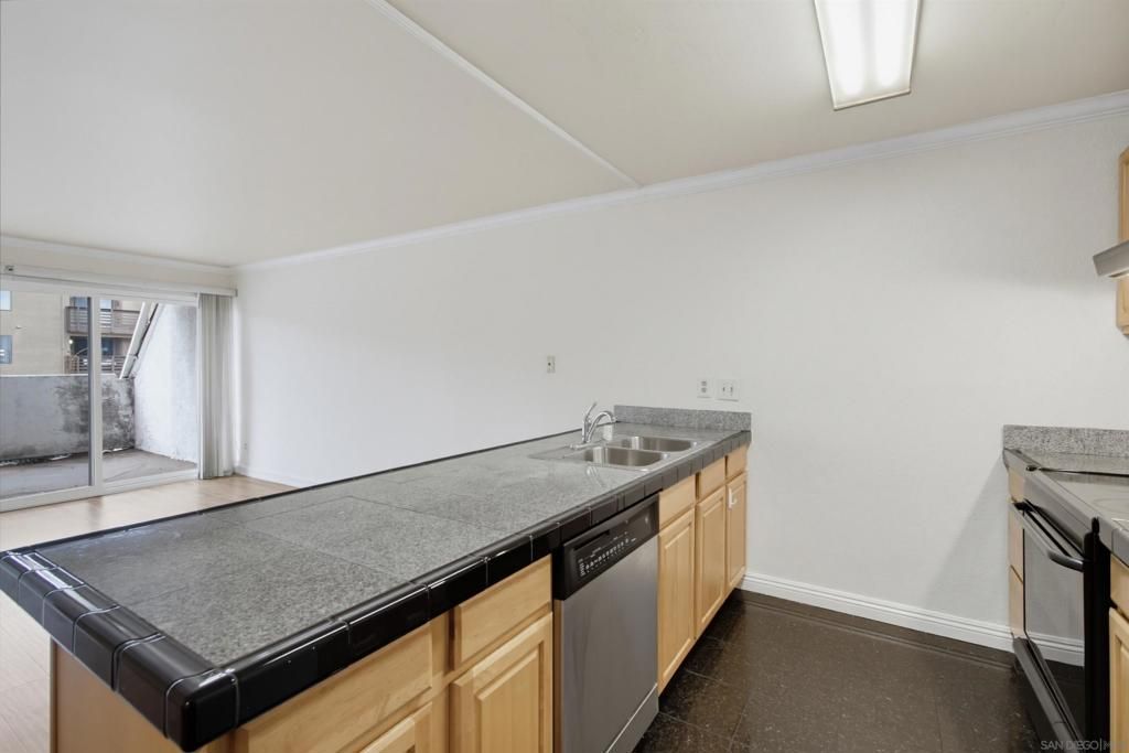 8332 Regents Rd B, San Diego, CA 92122 — photo 3