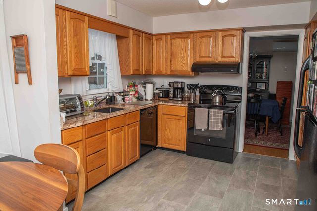 12 Craigemore Circle, Avon, CT 06001