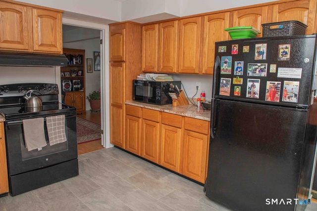 12 Craigemore Circle, Avon, CT 06001