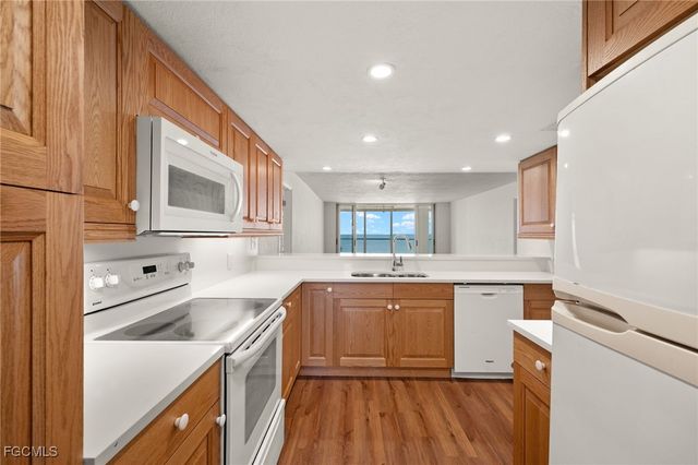 2915 W Gulf DR A201, Sanibel, FL 33957