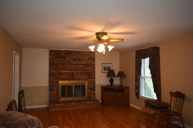 52 Plunketts Creek Cir, Carthage, TN 37030