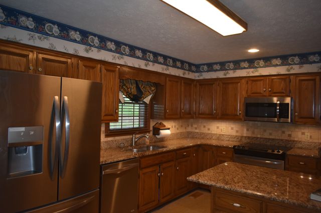 52 Plunketts Creek Cir, Carthage, TN 37030