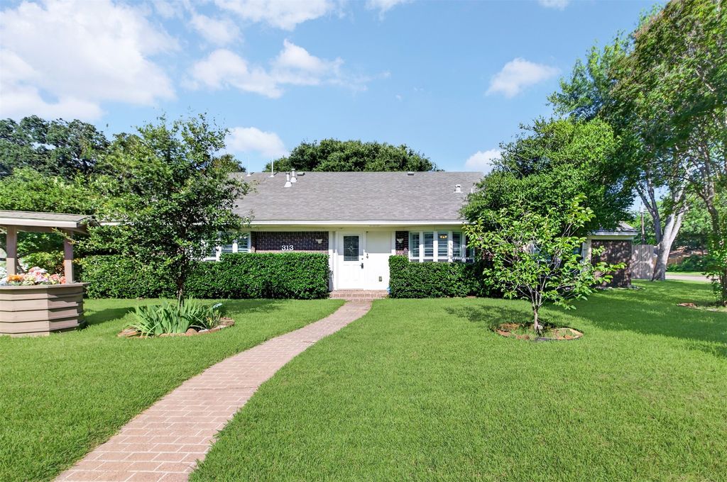 313 King Richard Street, Irving, TX 75061