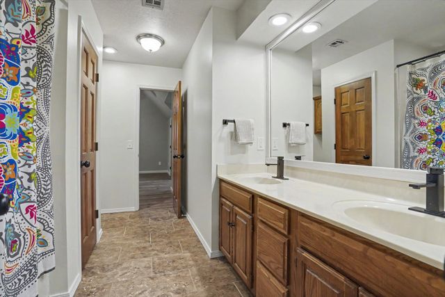 8919 S Lakewood Avenue, Tulsa, OK 74137
