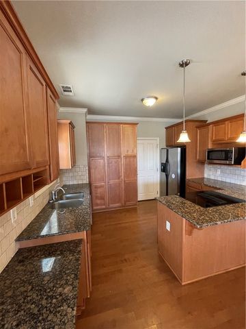 767 N Rupple Road, Fayetteville, AR 72704