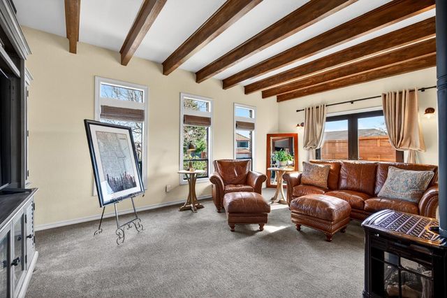 865 El Oro Dr, Auburn, CA 95603