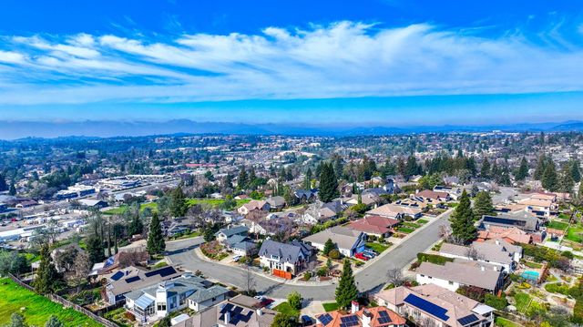 865 El Oro Dr, Auburn, CA 95603