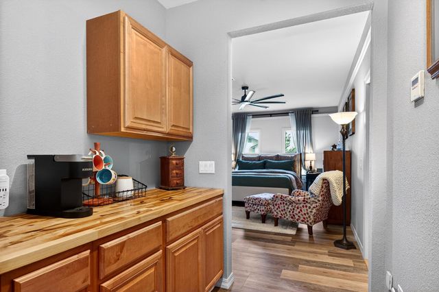 865 El Oro Dr, Auburn, CA 95603