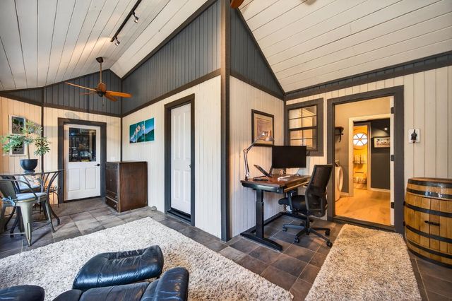 865 El Oro Dr, Auburn, CA 95603