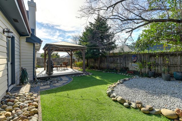 865 El Oro Dr, Auburn, CA 95603