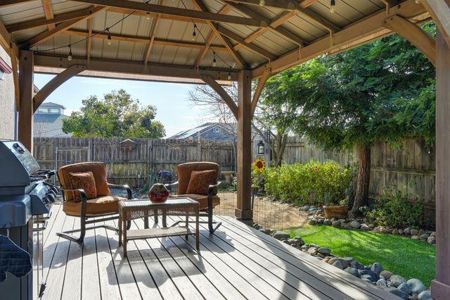 865 El Oro Dr, Auburn, CA 95603