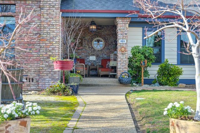 865 El Oro Dr, Auburn, CA 95603