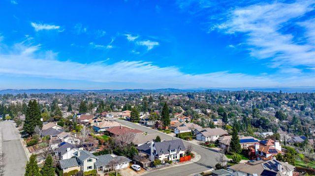 865 El Oro Dr, Auburn, CA 95603