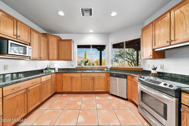 9742 N Camino Del Plata, Tucson, AZ 85742