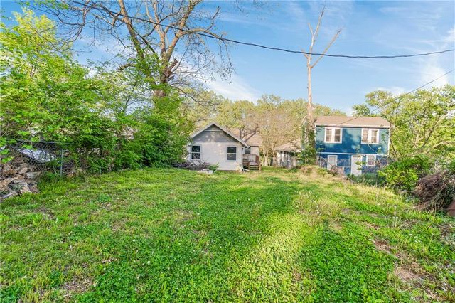 2722 Raytown Road, Kansas City, MO 64128