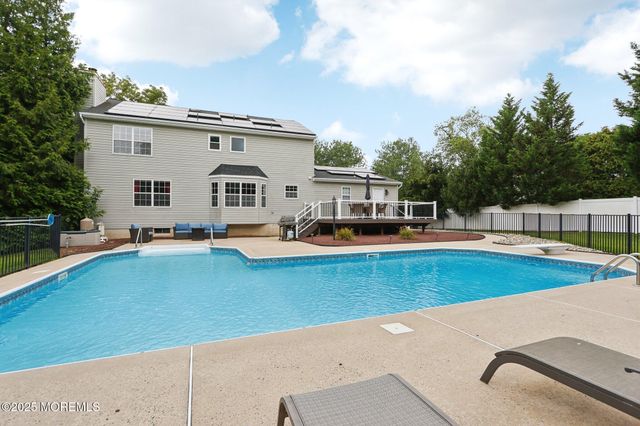 3 Macintosh Court, Jackson, NJ 08527