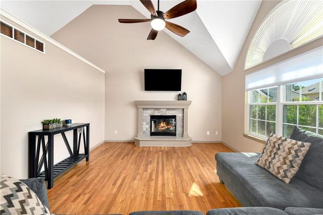 604 Hawthorne Place, Liberty, MO 64068