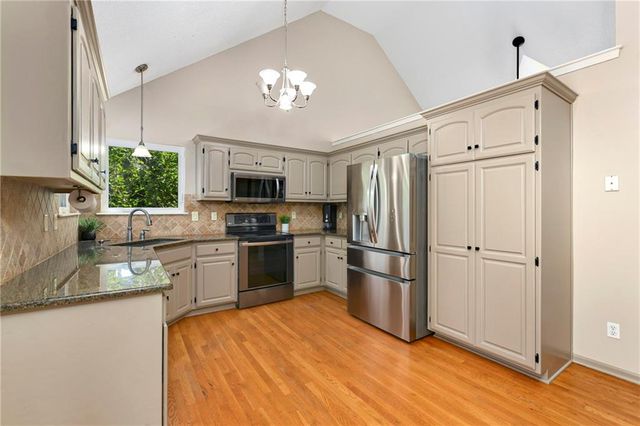 604 Hawthorne Place, Liberty, MO 64068