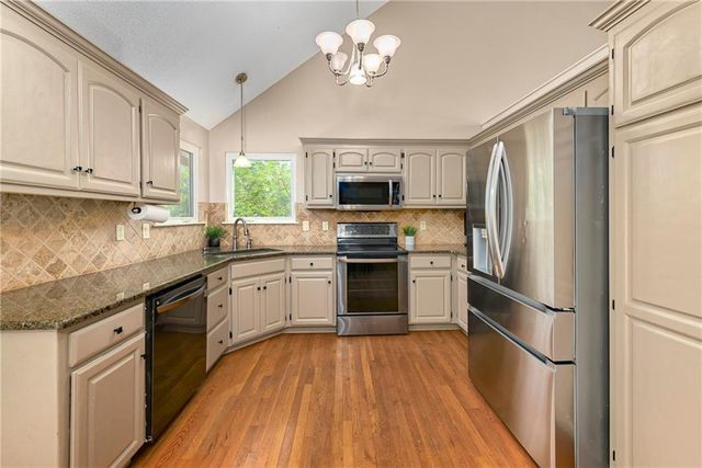604 Hawthorne Place, Liberty, MO 64068