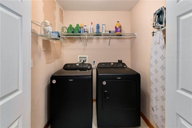 604 Hawthorne Place, Liberty, MO 64068