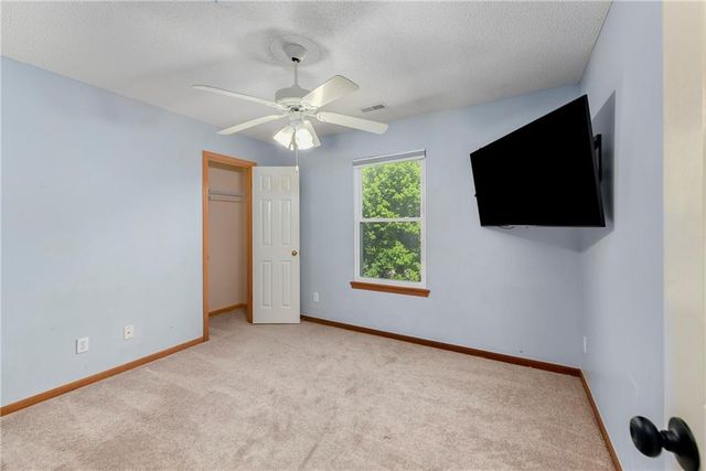 604 Hawthorne Place, Liberty, MO 64068