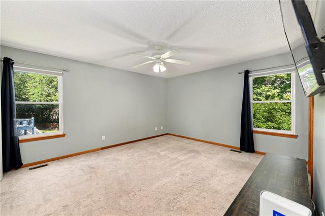 604 Hawthorne Place, Liberty, MO 64068