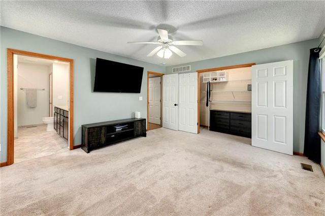 604 Hawthorne Place, Liberty, MO 64068
