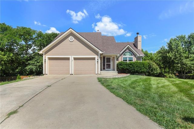 604 Hawthorne Place, Liberty, MO 64068