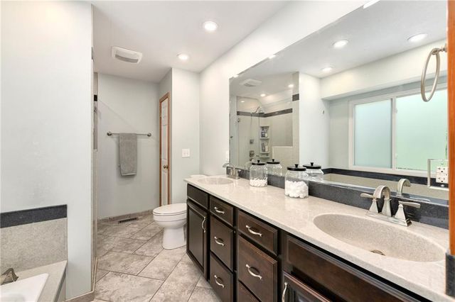 604 Hawthorne Place, Liberty, MO 64068