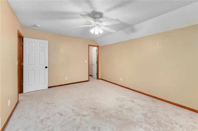 604 Hawthorne Place, Liberty, MO 64068