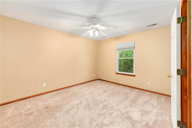604 Hawthorne Place, Liberty, MO 64068