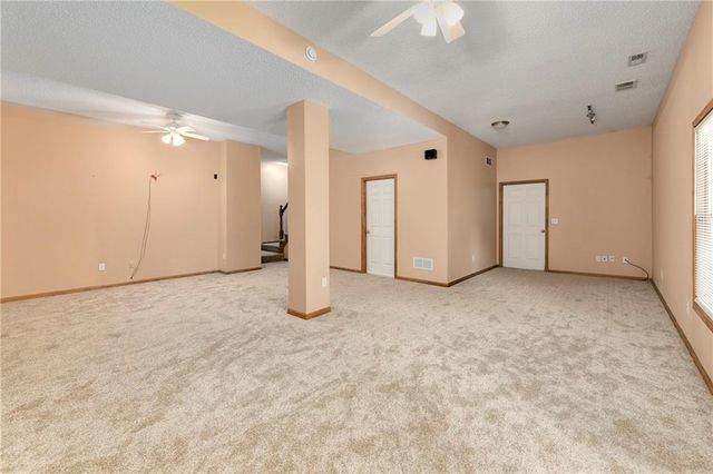 604 Hawthorne Place, Liberty, MO 64068