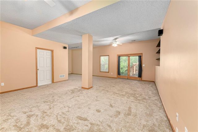 604 Hawthorne Place, Liberty, MO 64068