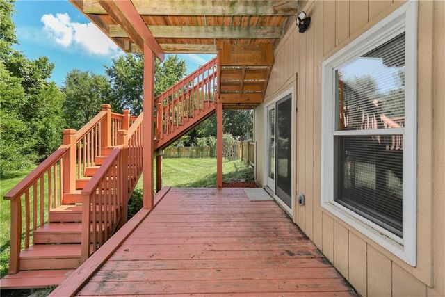 604 Hawthorne Place, Liberty, MO 64068