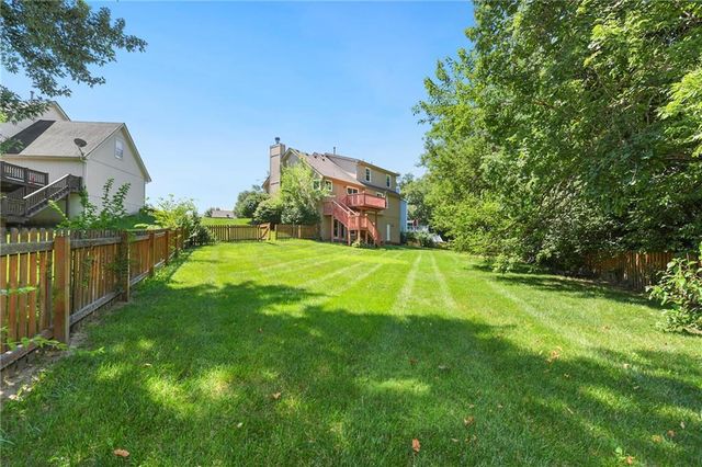 604 Hawthorne Place, Liberty, MO 64068