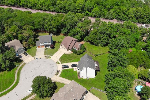 604 Hawthorne Place, Liberty, MO 64068