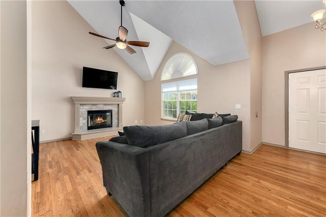 604 Hawthorne Place, Liberty, MO 64068