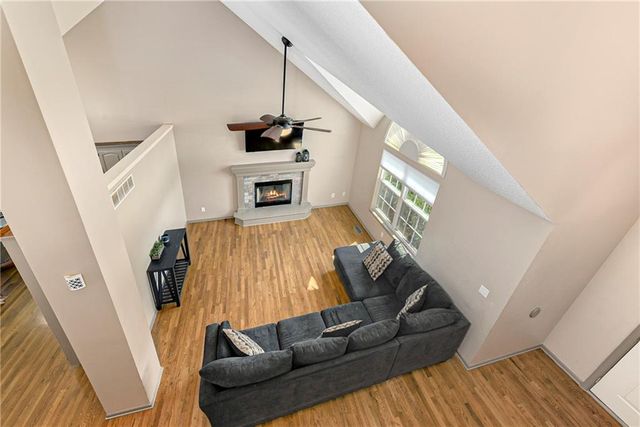 604 Hawthorne Place, Liberty, MO 64068