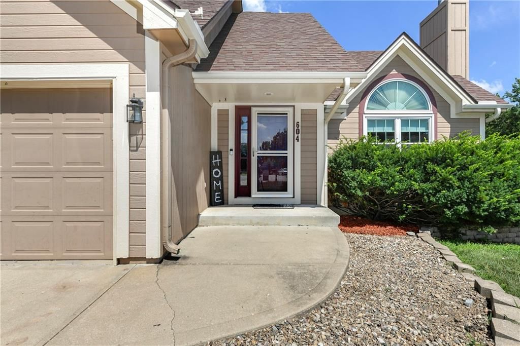 604 Hawthorne Place, Liberty, MO 64068