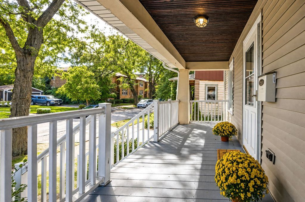 198 W QUINCY Street, Riverside, IL 60546 — photo 2