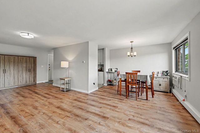 352 Central Park Avenue D11, Scarsdale, NY 10583