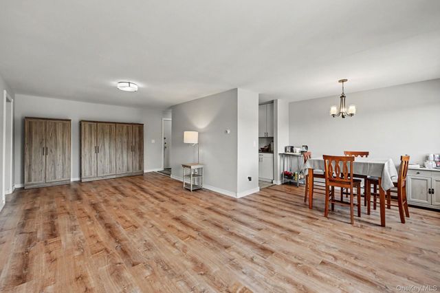 352 Central Park Avenue D11, Scarsdale, NY 10583