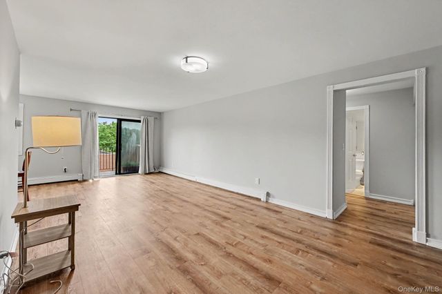 352 Central Park Avenue D11, Scarsdale, NY 10583