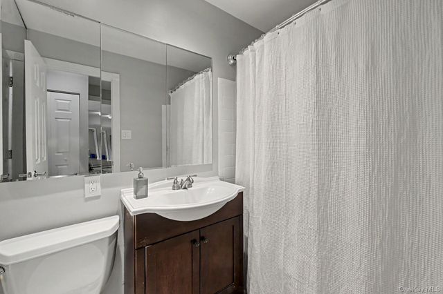 352 Central Park Avenue D11, Scarsdale, NY 10583