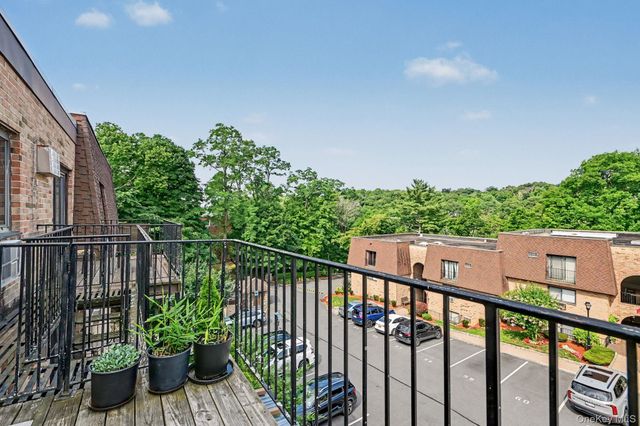352 Central Park Avenue D11, Scarsdale, NY 10583