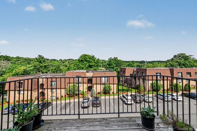 352 Central Park Avenue D11, Scarsdale, NY 10583